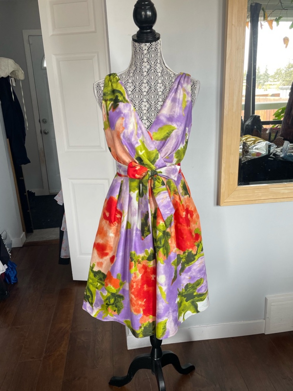 Gorgeous Evan Picone Belted Fit and Flare VNeck Dress Pockets Medium Sz 6/Medium